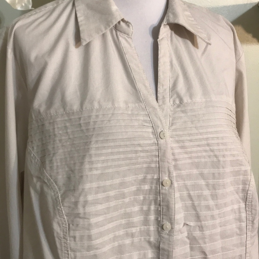 ZAC & RACHEL PLUS SIZE BLOUSE - Picture 2 of 5